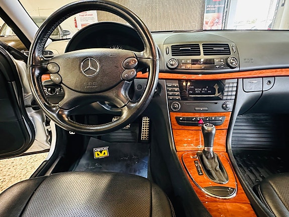 Mercedes-Benz E200 10 of 23