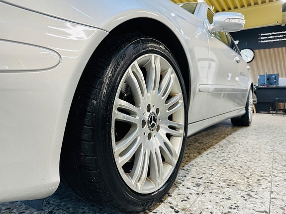 Mercedes-Benz E200 7 of 23