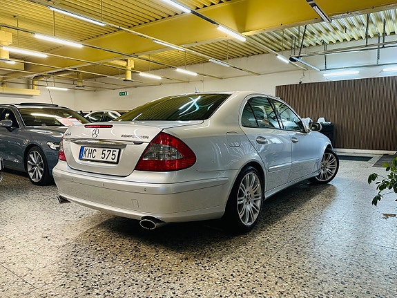 Mercedes-Benz E200 3 of 23