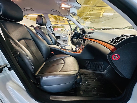 Mercedes-Benz E200 15 of 23