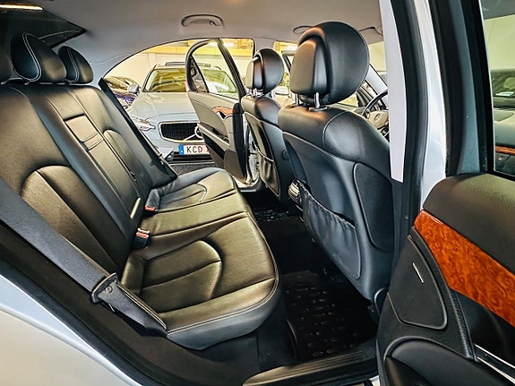 Mercedes-Benz E200 16 of 23