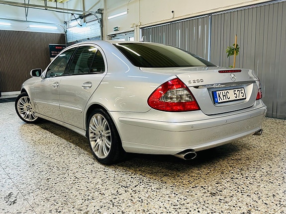 Mercedes-Benz E200 4 of 23