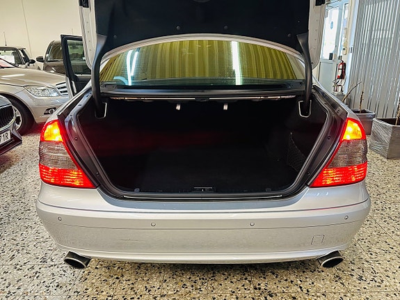 Mercedes-Benz E200 6 of 23