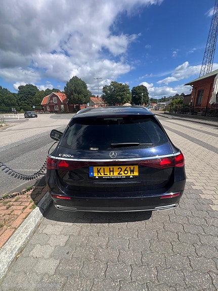 Mercedes-Benz E300 e 4 of 5