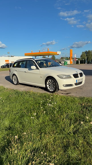 BMW 320d 2 of 7
