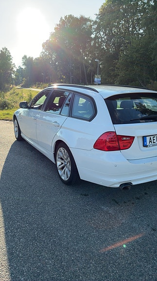 BMW 320d 3 of 7