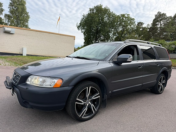 Volvo XC70 2 of 8