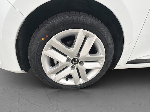 Renault Clio 27 of 30
