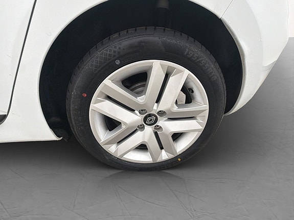 Renault Clio 28 of 30