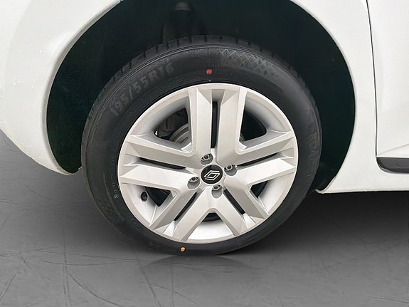 Renault Clio 29 of 30