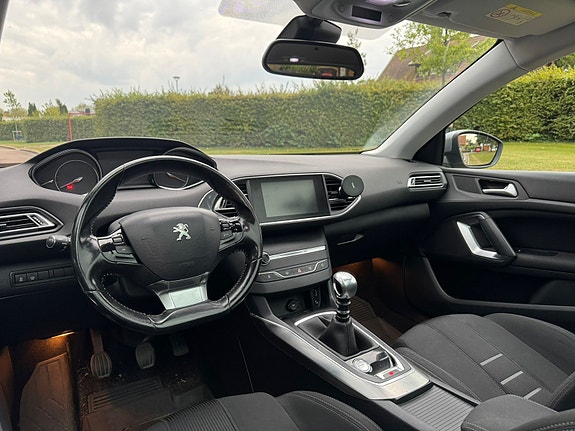 Peugeot 308 3 of 4