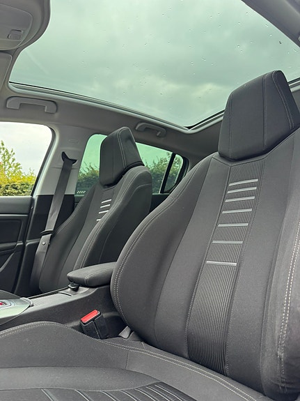 Peugeot 308 4 of 4