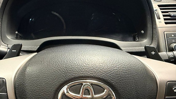 Toyota Avensis 21 of 23