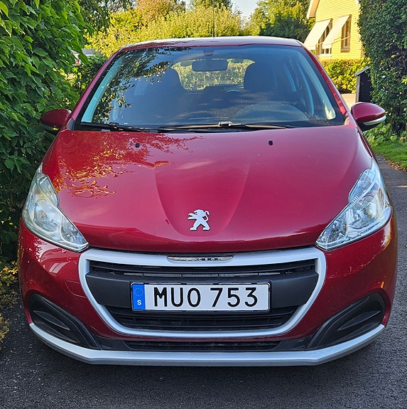Peugeot 208 3 of 3