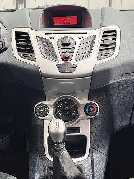 Ford Fiesta 12 of 21