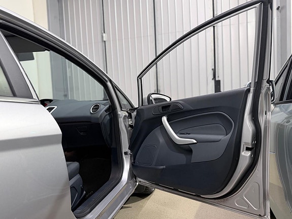 Ford Fiesta 19 of 21