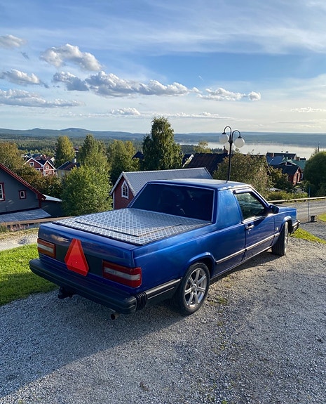 Volvo 740 2 of 10