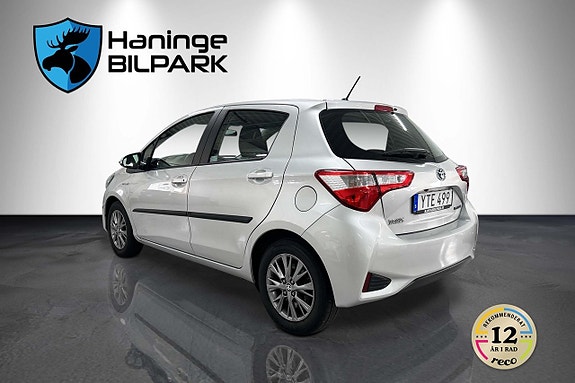 Toyota Yaris 6 of 18