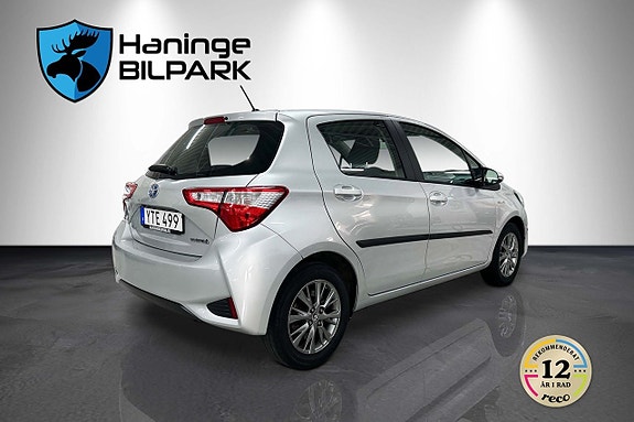 Toyota Yaris 4 of 18