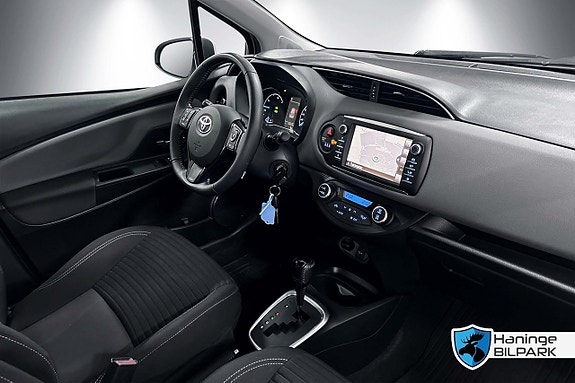 Toyota Yaris 14 of 18