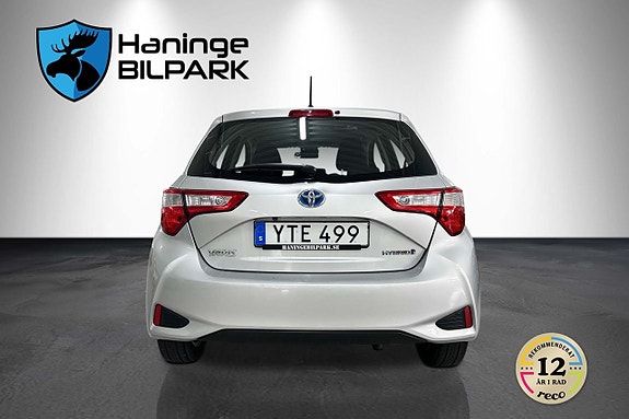 Toyota Yaris 5 of 18