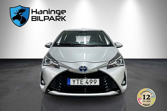 Toyota Yaris 2 of 18