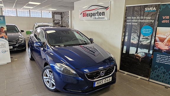 Volvo V40 2 of 20