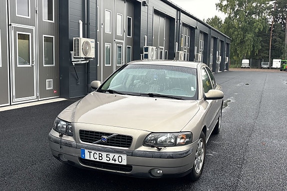 Volvo S60 2 of 15