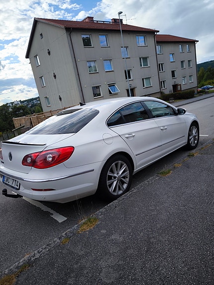 Volkswagen Passat CC 4 of 8