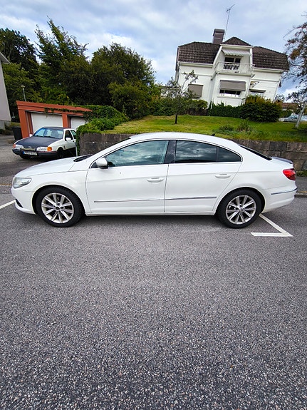 Volkswagen Passat CC 2 of 8