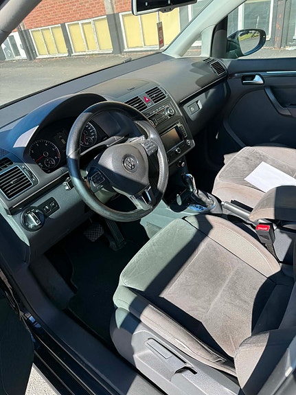 Volkswagen Touran 5 of 8