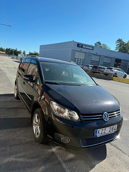 Volkswagen Touran 2 of 8