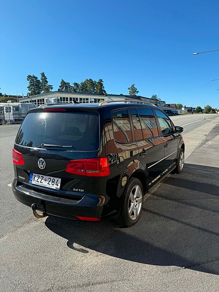 Volkswagen Touran 4 of 8
