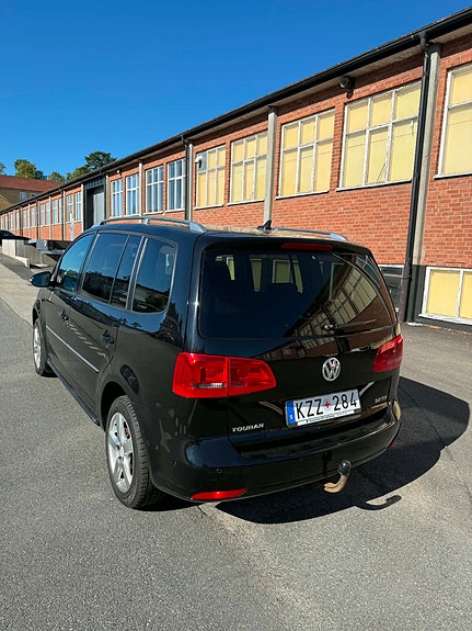 Volkswagen Touran 3 of 8