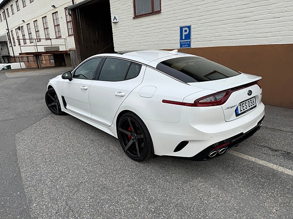 Kia Stinger 2 of 26