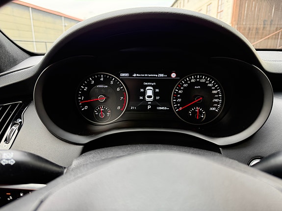 Kia Stinger 14 of 26