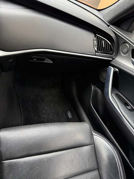 Kia Stinger 17 of 26
