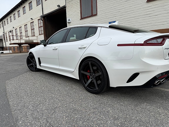 Kia Stinger 3 of 26