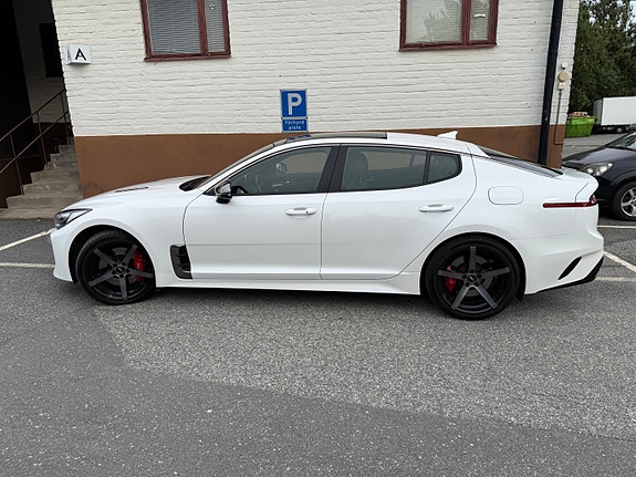 Kia Stinger 5 of 26