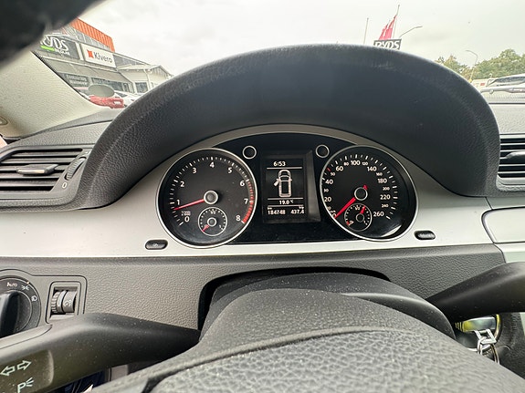 Volkswagen Passat 7 of 13