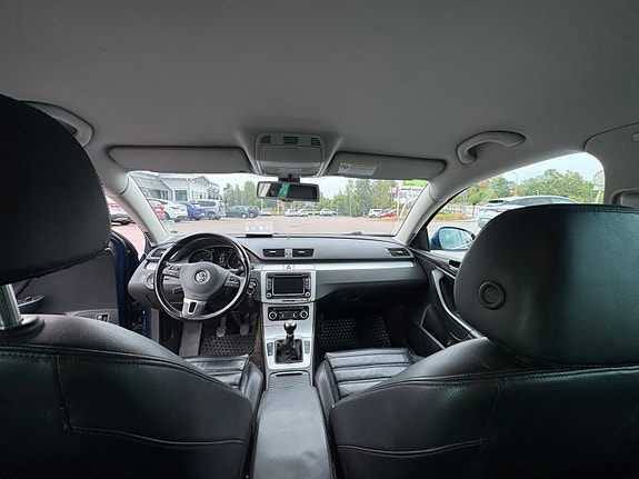 Volkswagen Passat 11 of 13