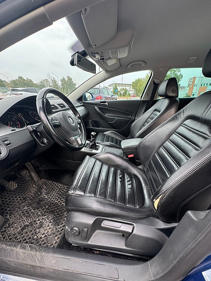 Volkswagen Passat 12 of 13