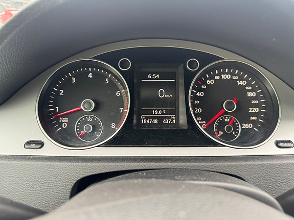 Volkswagen Passat 10 of 13