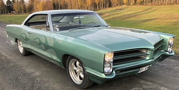 Pontiac Bonneville 6 of 12