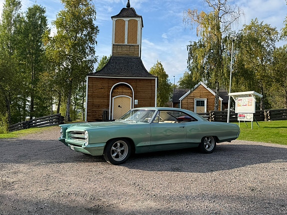 Pontiac Bonneville 10 of 12