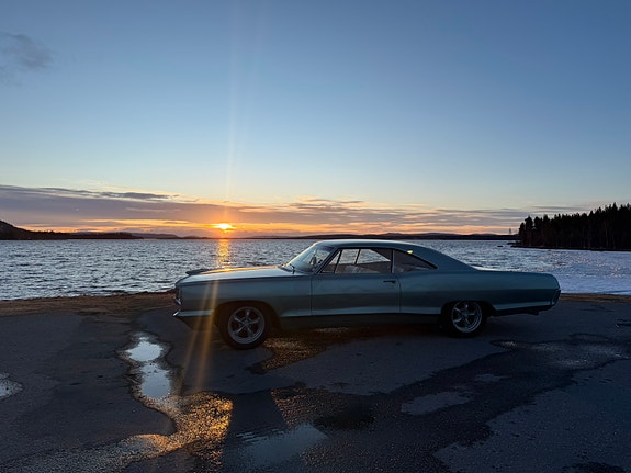 Pontiac Bonneville 2 of 12