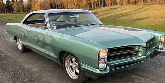 Pontiac Bonneville 5 of 12