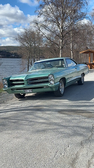 Pontiac Bonneville 3 of 12