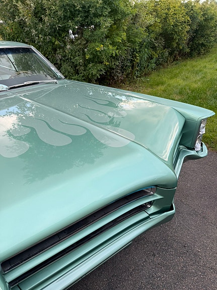Pontiac Bonneville 9 of 12