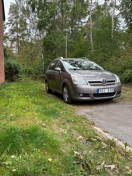 Toyota Corolla Verso 6 of 6